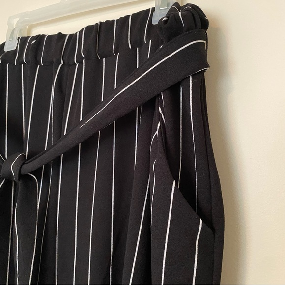 Emi & Joe Women’s Black & White Pinstriped Wide Leg Pants | Plus Size | Size 2X - Picture 5 of 8